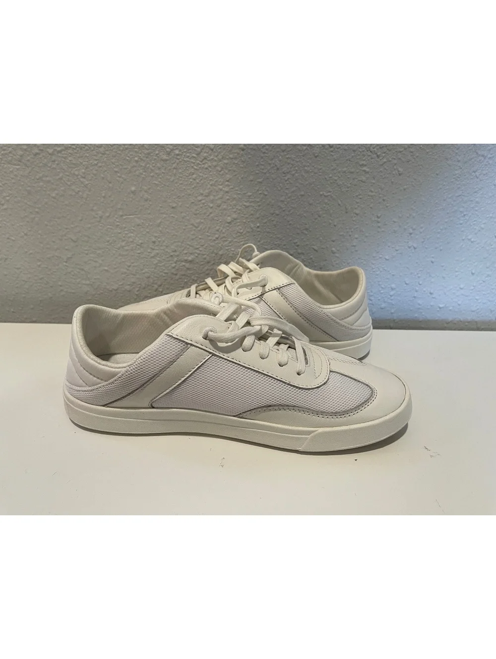Olukai White Leather and Textile Sneakers US 8.5 / EUR 38.5